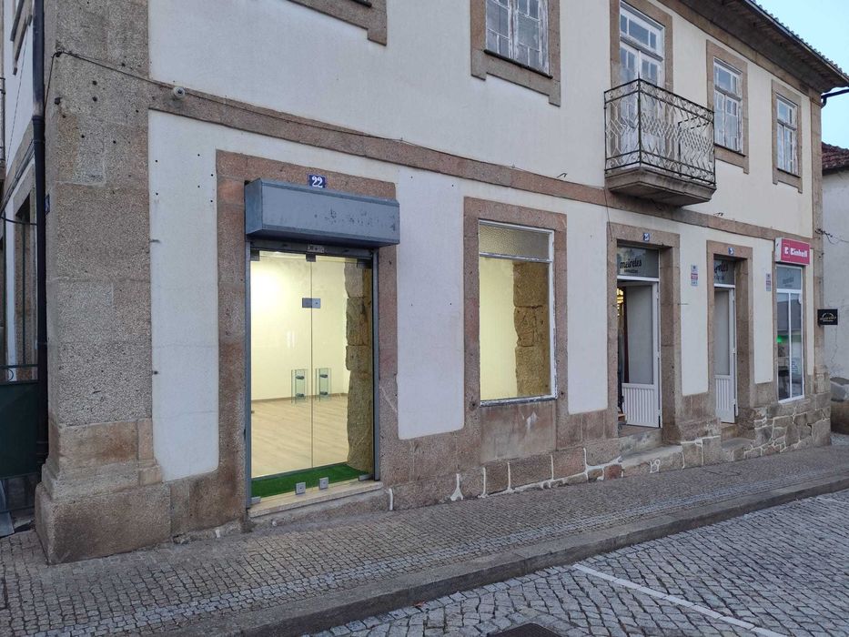 "Loja 22" - Espaço Comercial para Arrendar em Murça.