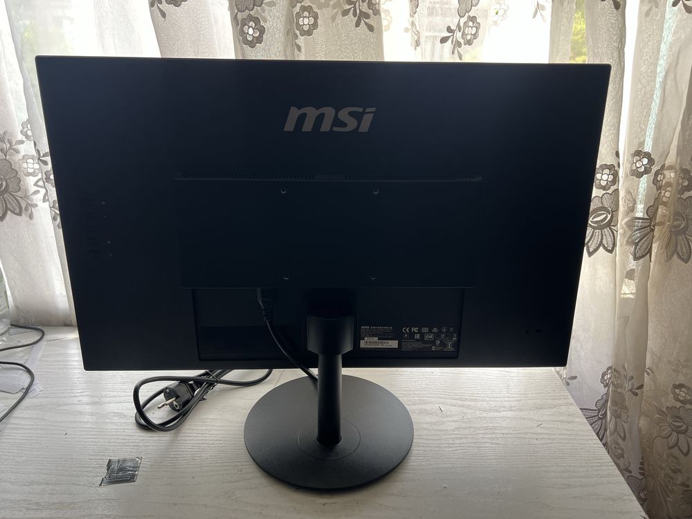 Игровой монитор MSI MP271 идеальное состояние