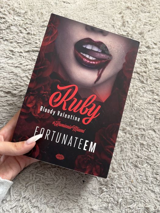 książka z autografem fortunateem ruby bloody valentine