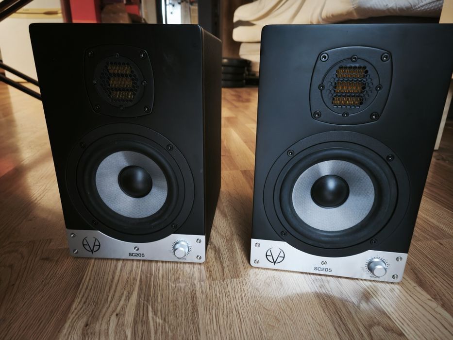 Monitory studyjne sc205