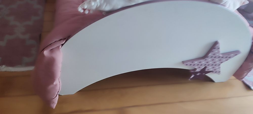 Cama de criança nova com colchão