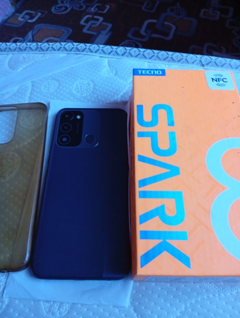 Продам телефон  Tecno SPARK 8c