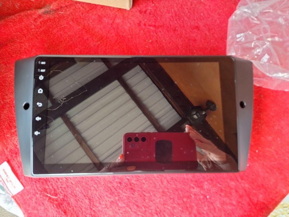 samochodowy system multimedialny  z ekranem dotykowym