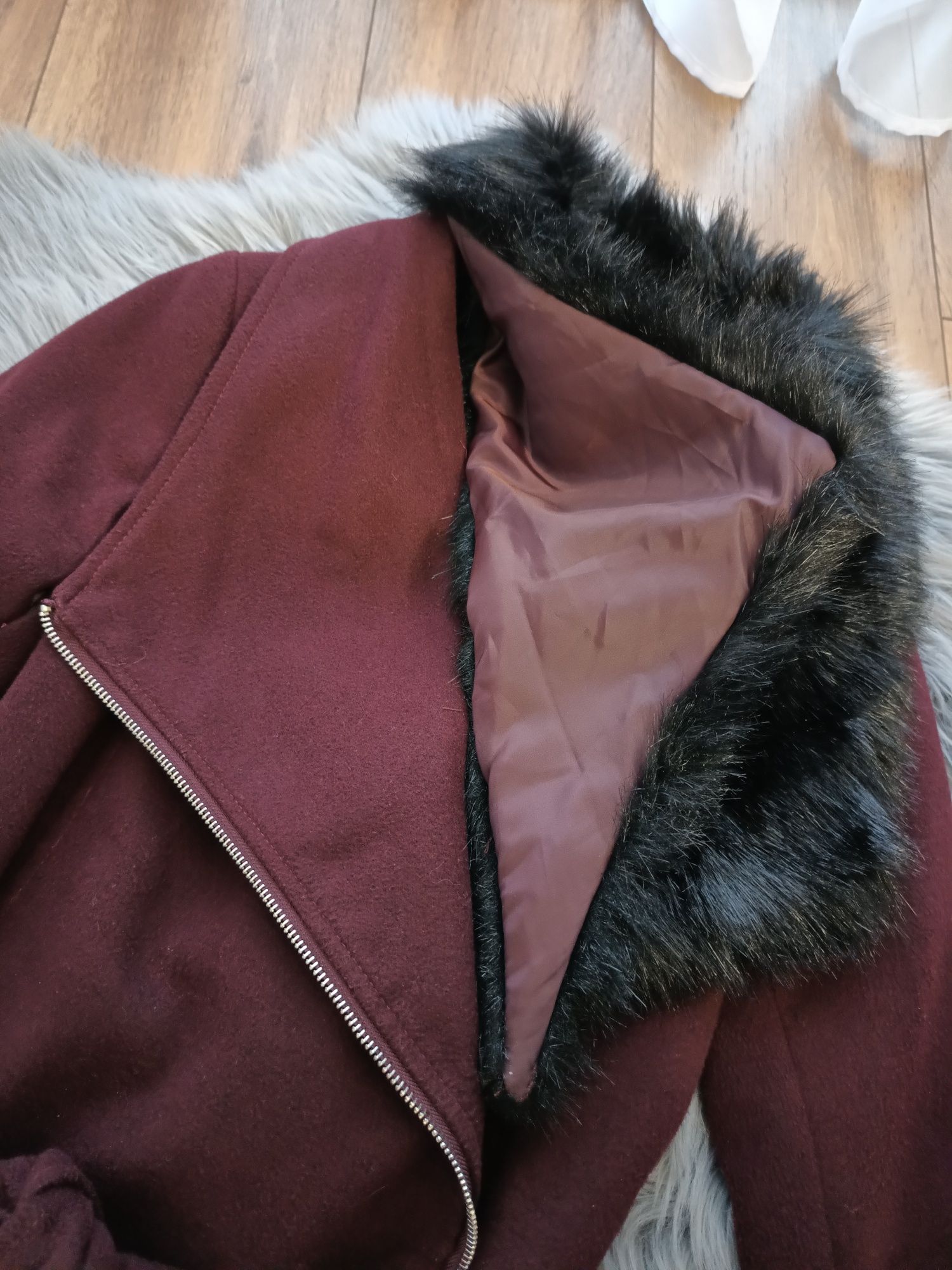 Płaszcz flauszowy zimowy z misiem futerkiem kołnierzem bordowy