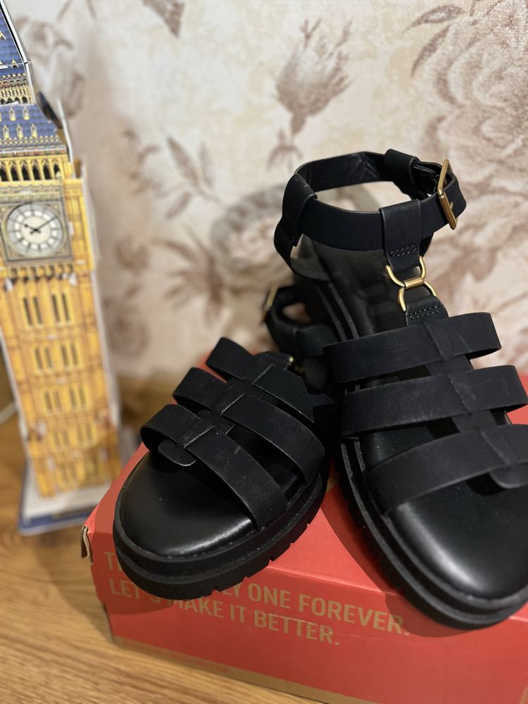 Продам босоніжки Primark