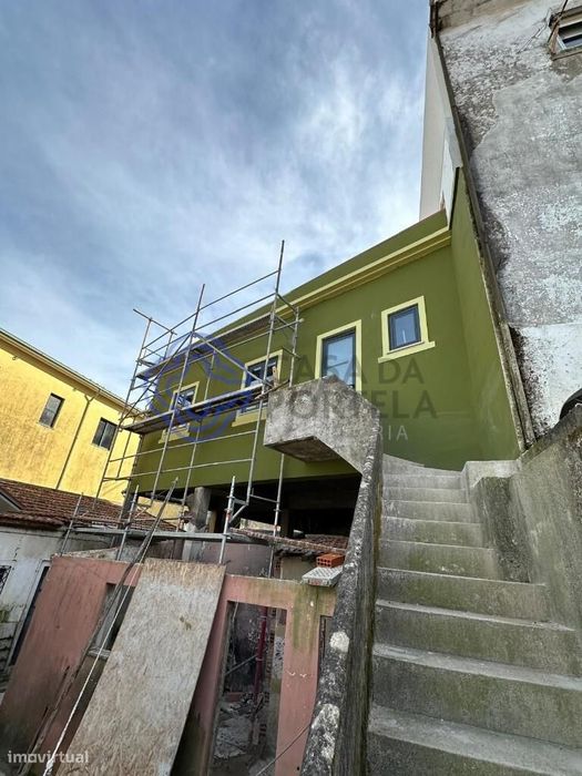 Conjunto de 6 casas ao Metro