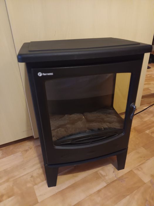 Kominek elektryczny z grzaniem firmy Ferretti- super okazja na zimę!