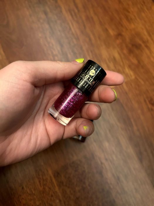 Zestaw lakierów do paznokci z brokatem bell