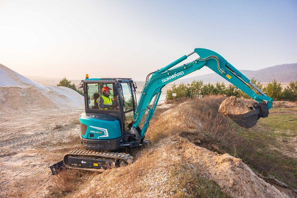 Послуги оренда Міні-екскаватор SUNWARD SWE35UF