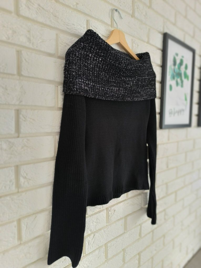 Czarny sweter damski ze srebrną nitką XS 34 S 36 krótki
