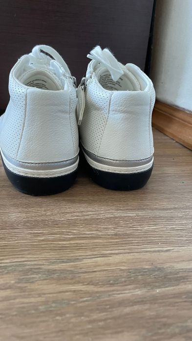 Кеди шкіра білого кольору - стан як нові