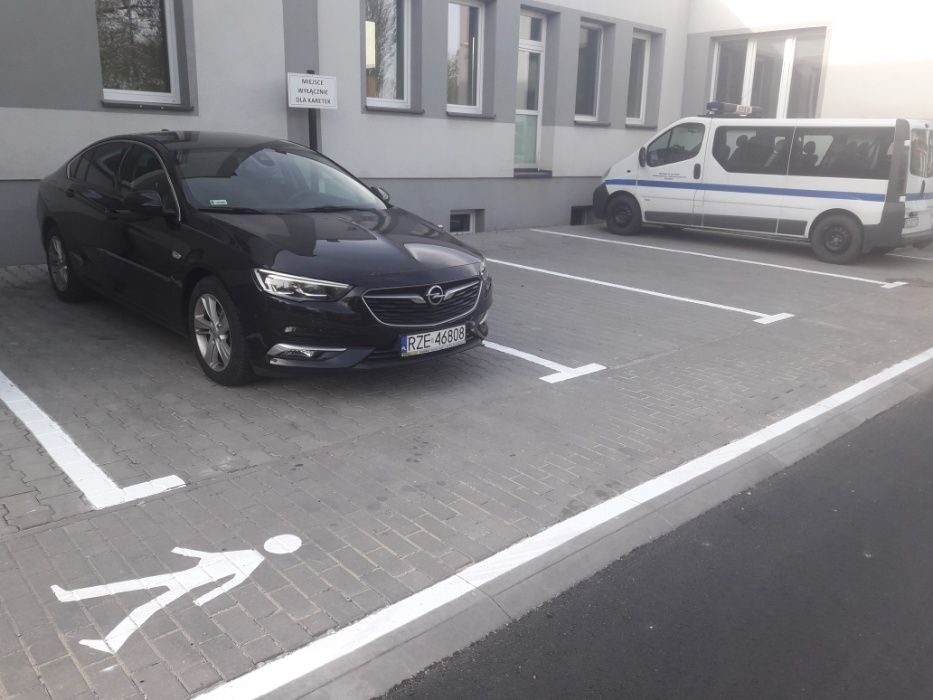 Malowanie linii i pasów | Oznakowanie poziome | Parkingi, garaże, hale