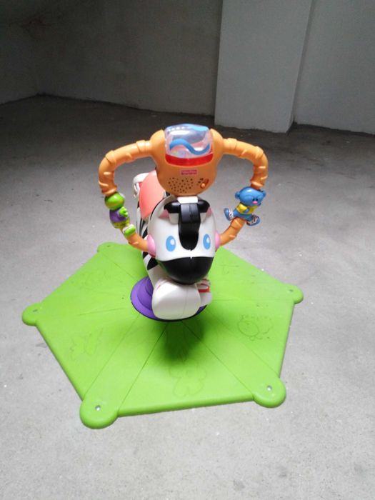Baloiço cavalinho saltitão para criança.