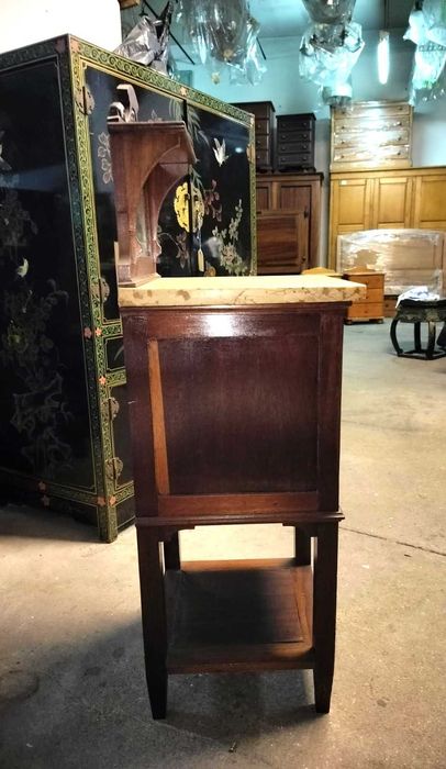 Móvel Antigo com Pedra Mármore