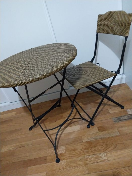 Mesa de varanda em bom estado