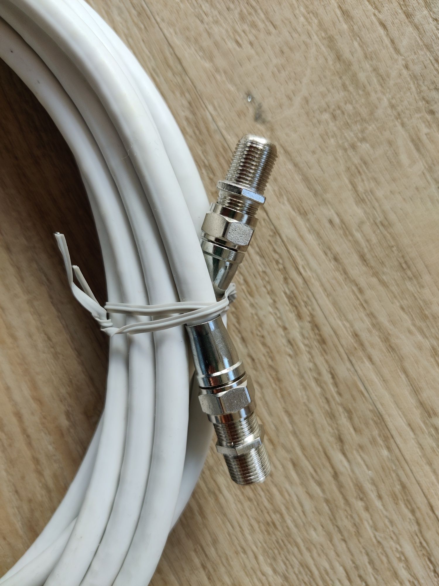 Kabel koncentryczny TV SAT 4,5m + łączniki beczka F