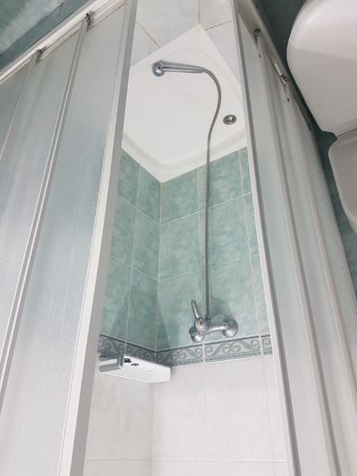 Lavatório de coluna e resguardo de poliban e Azulejos