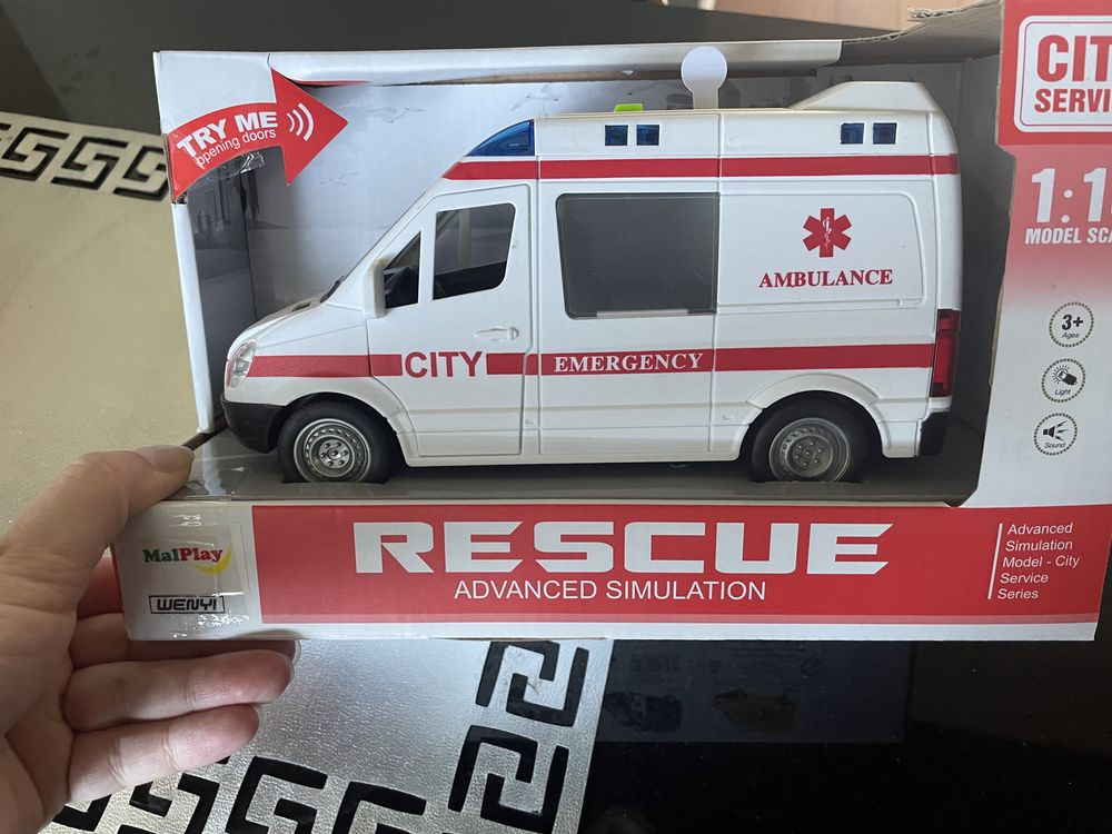 Karetka ambulans z dźwiękiem napędem 1:16