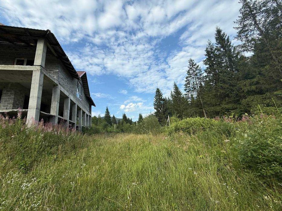 Незавершене будівництвопід готель, гори Вишків