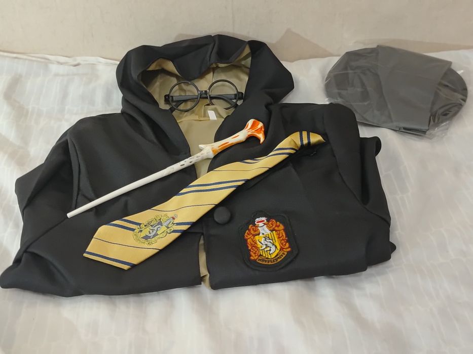 Strój przebranie Harry Potter czarodziej Hufflepuff 6 części rozmiar M
