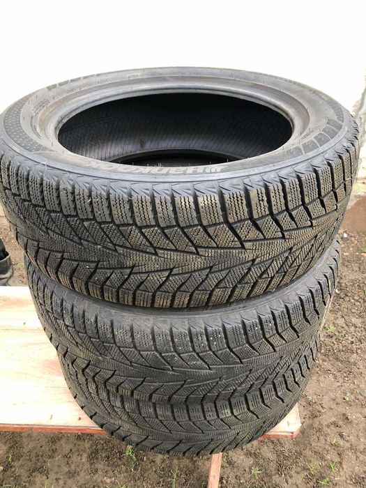 Зимові шини Hankook 215/55 R 17 98T