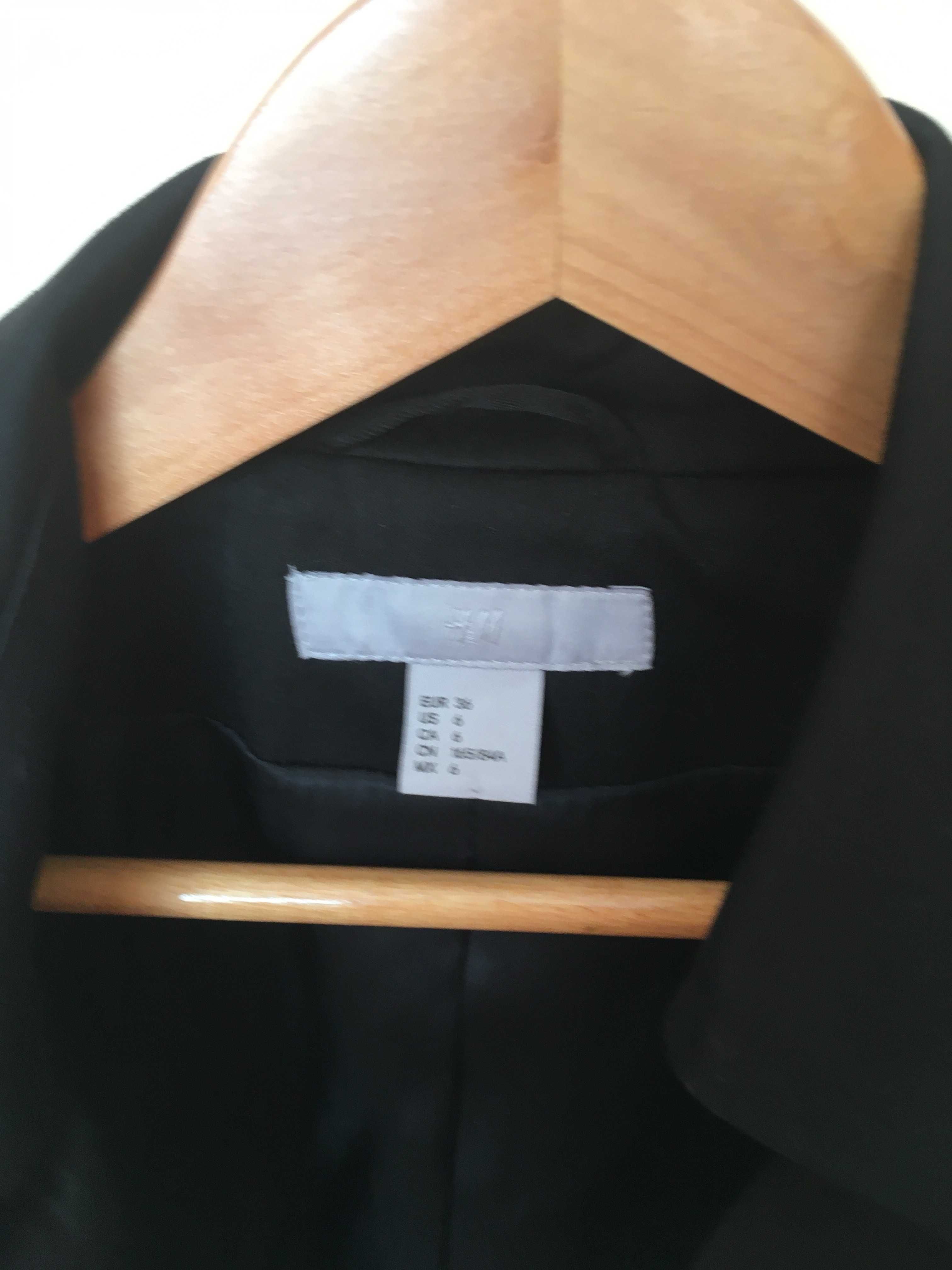 Czarny klasyczny płaszcz H&M roz. S
