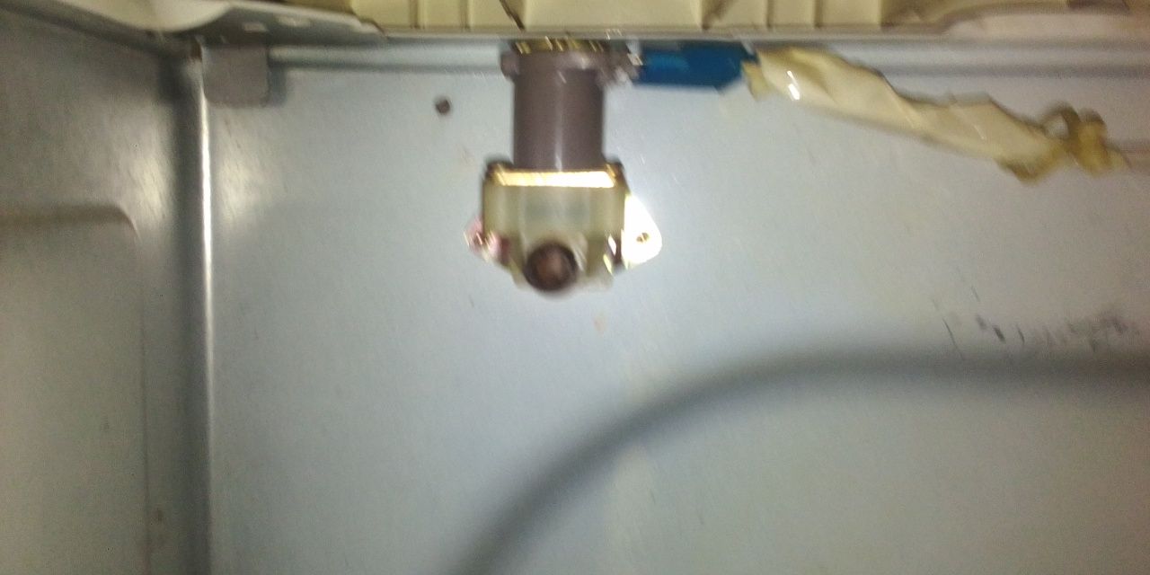 Запчасти на стиралку.Whirlpool AWT2284-800