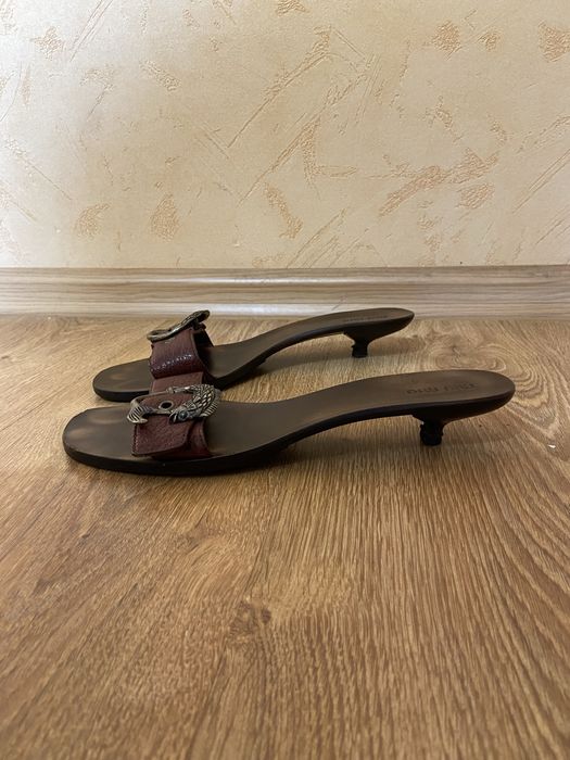 Оригінальні шкіряні шльопанці-мюлі Miu Miu 41 розміру