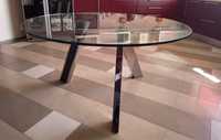 Круглый стол со стеклянной столешницей фирмы CALLIGARIS