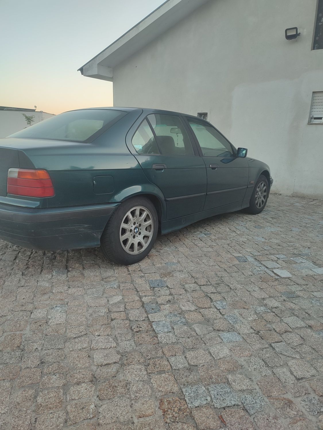 Carro Bmw 316   cilindrada  1600 gpl