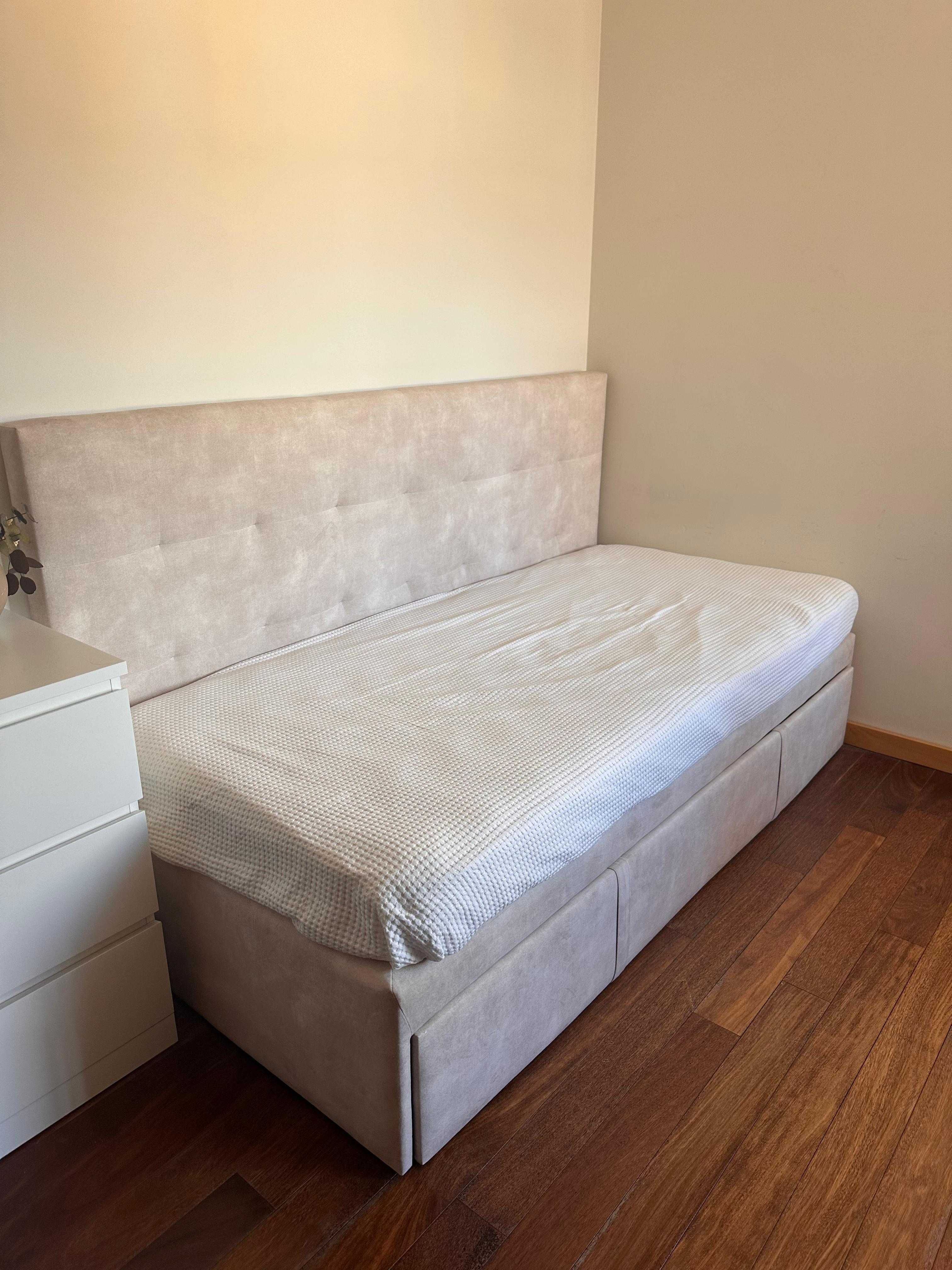 Cama Bicama Estofada com 2 Colchões – Excelente Estado