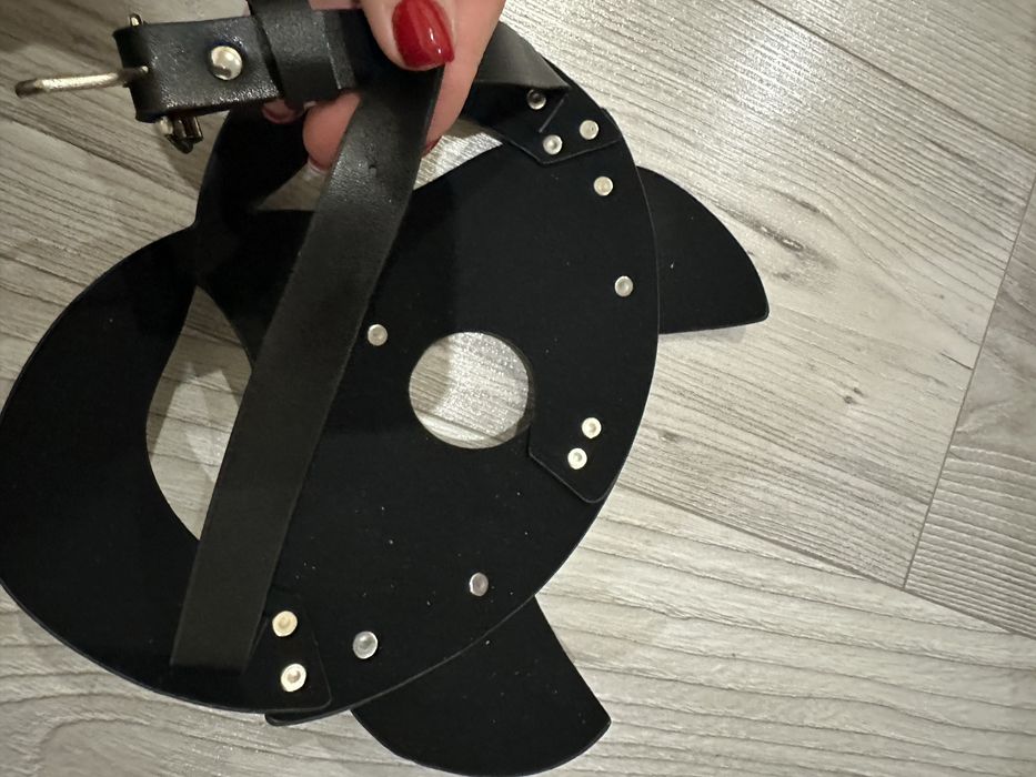 Шкіряні маски на обличчя