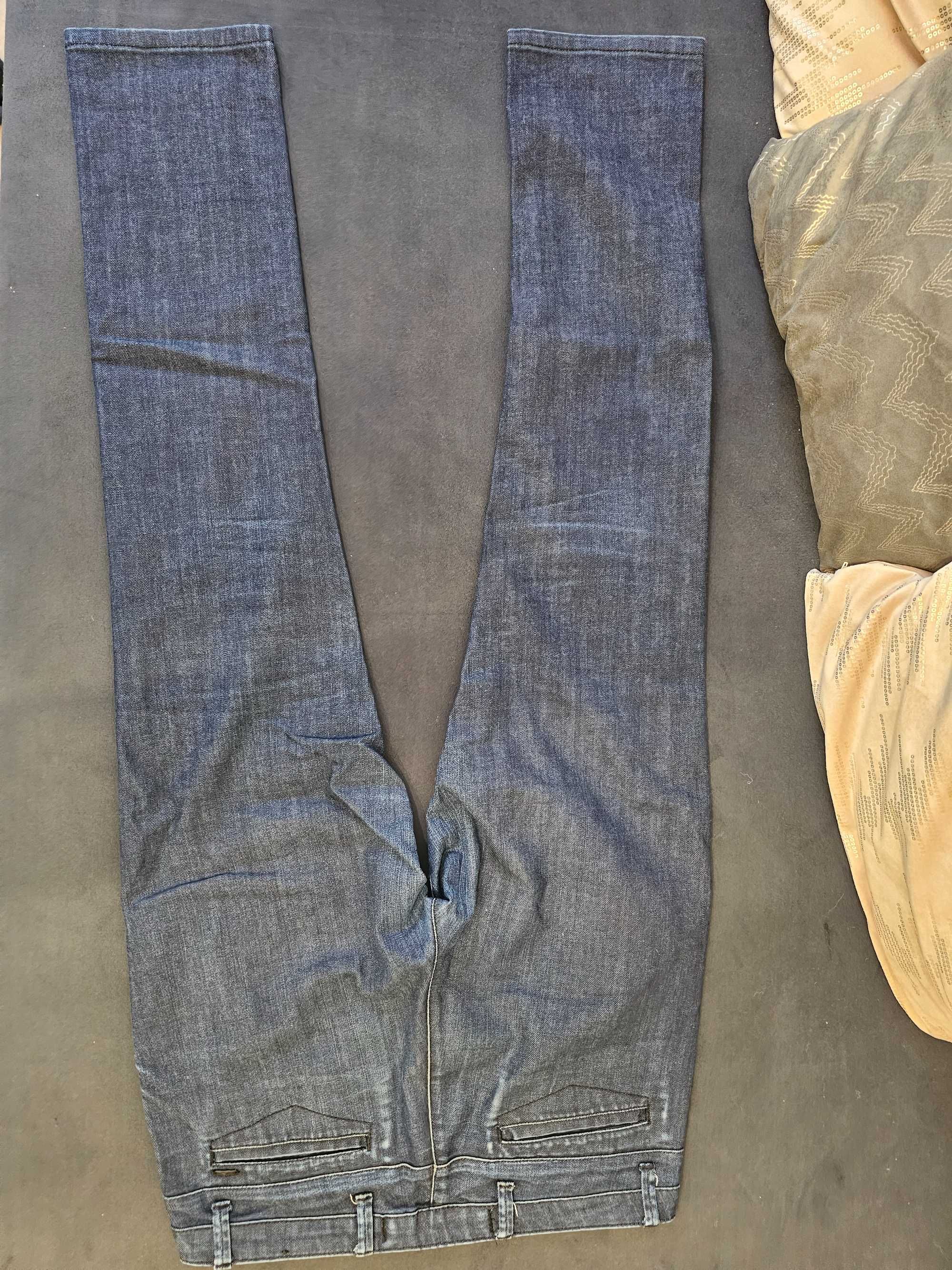 Spodnie jeans Reserved
