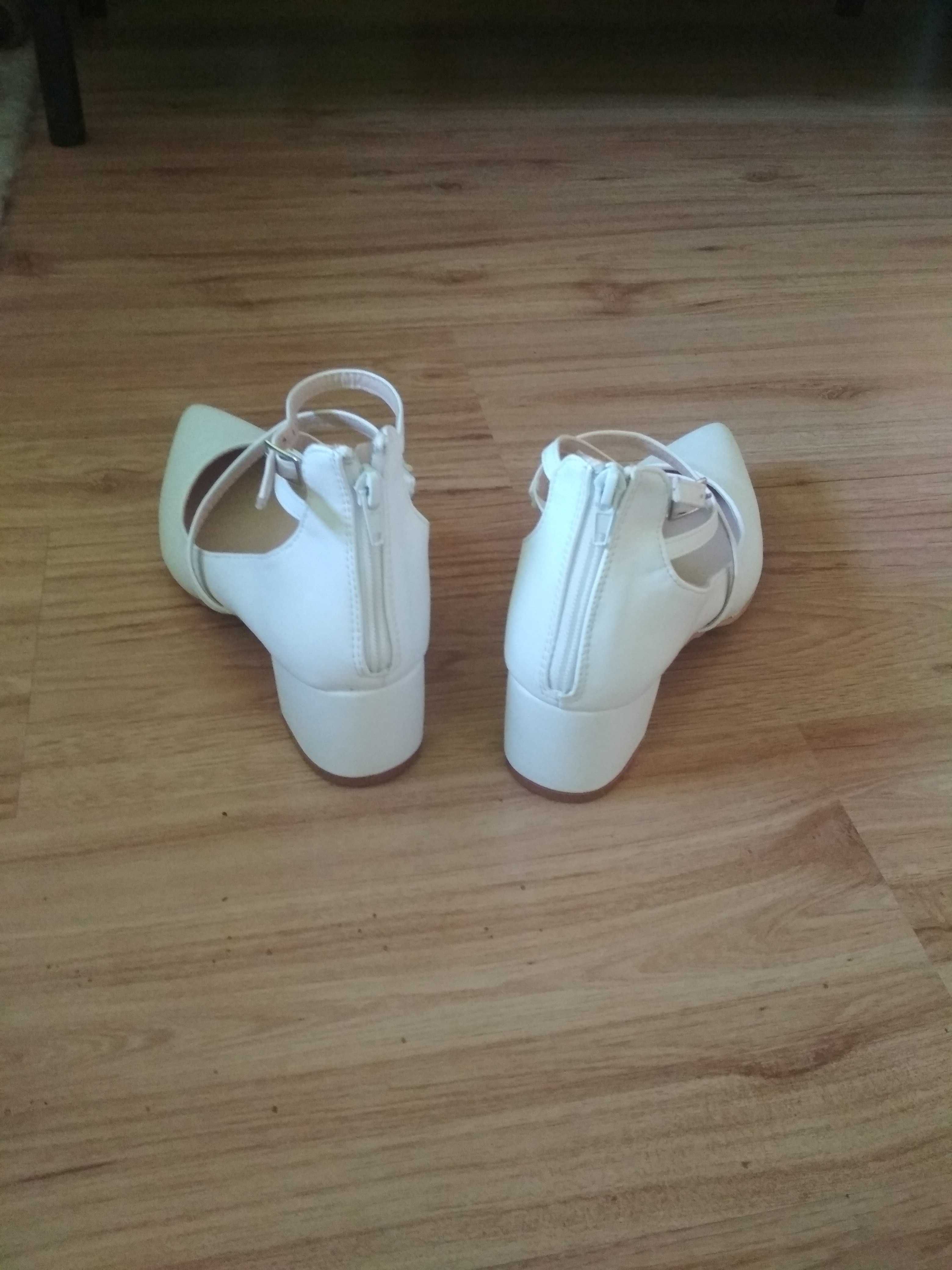 Białe nowe czółenka, marki Lily Rose, rozmiar 39