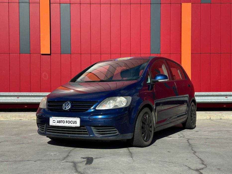 В продажі Volkswagen Golf Plus 2006 року випуску.