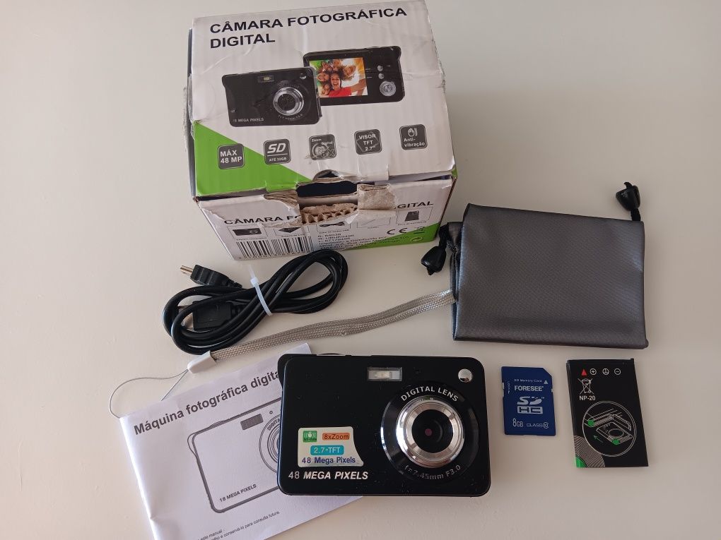 Máquina fotográfica digital Nova
NOVA
Apenas aberta para verificar o f