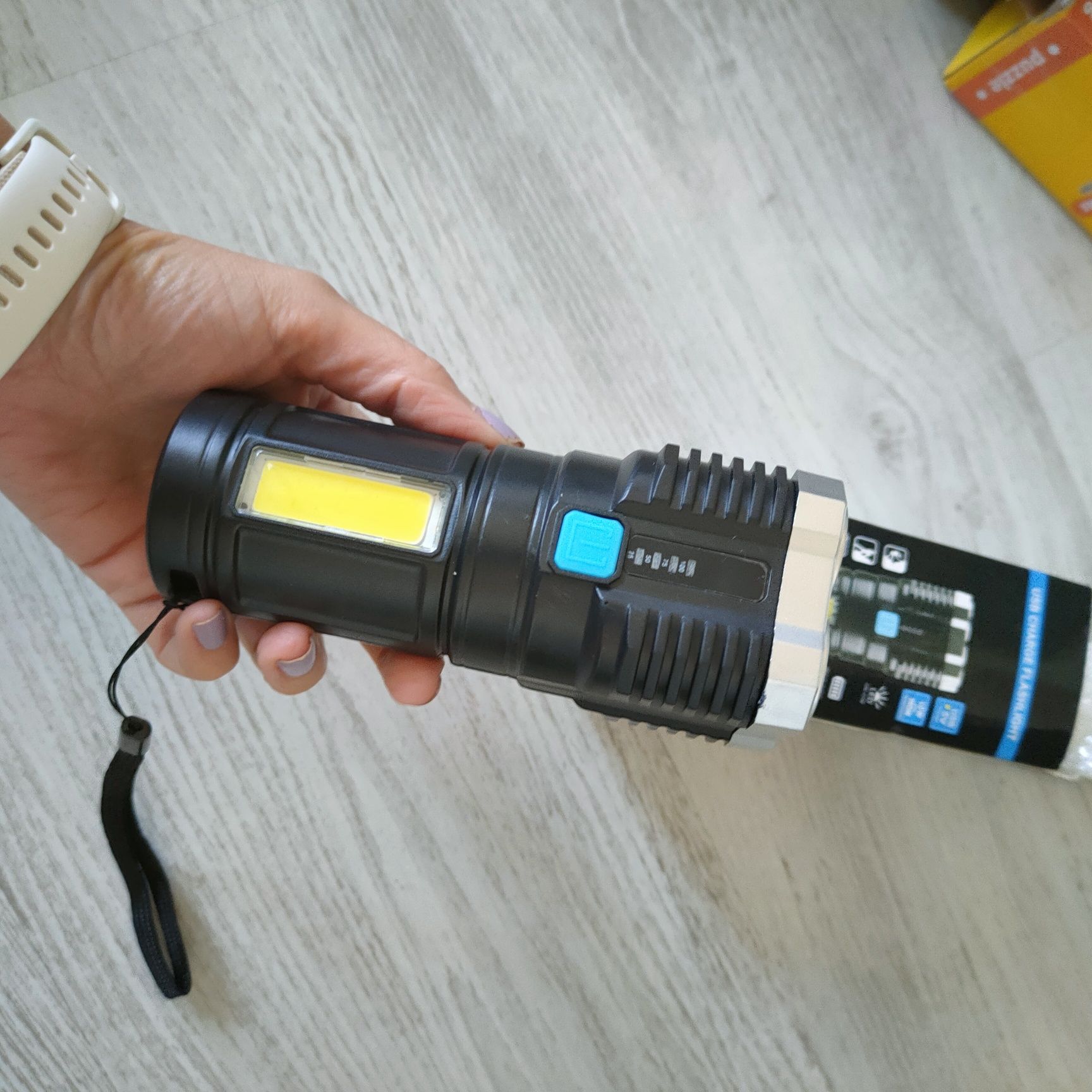 Latarka LED 4 lampy