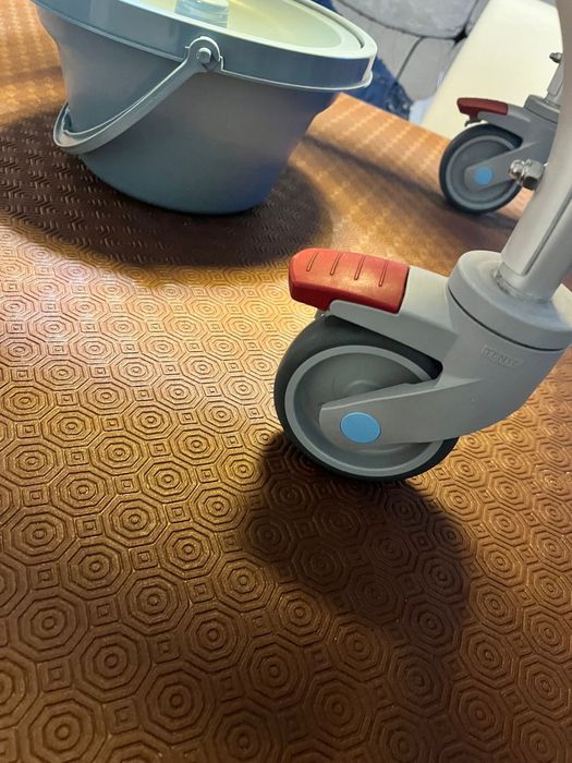 Cadeira Sanitária e de Banho com Rodas