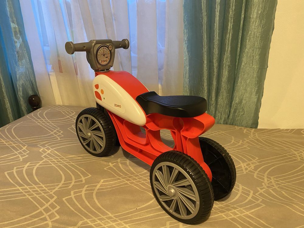 Vendo Brinquedos de Bebé (Comboio Andarilho Interativo e Motinha)