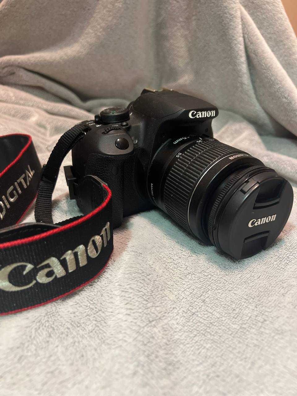 Дзеркальний фотоапарат Canon EOS 700D kit (18-55mm)