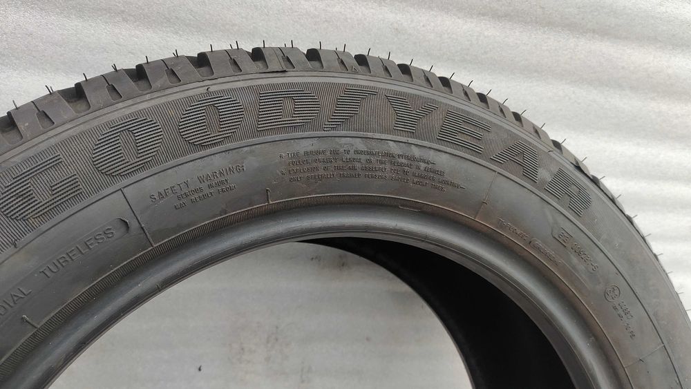 Opona Całoroczna 215/60/17C Goodyear 9mm