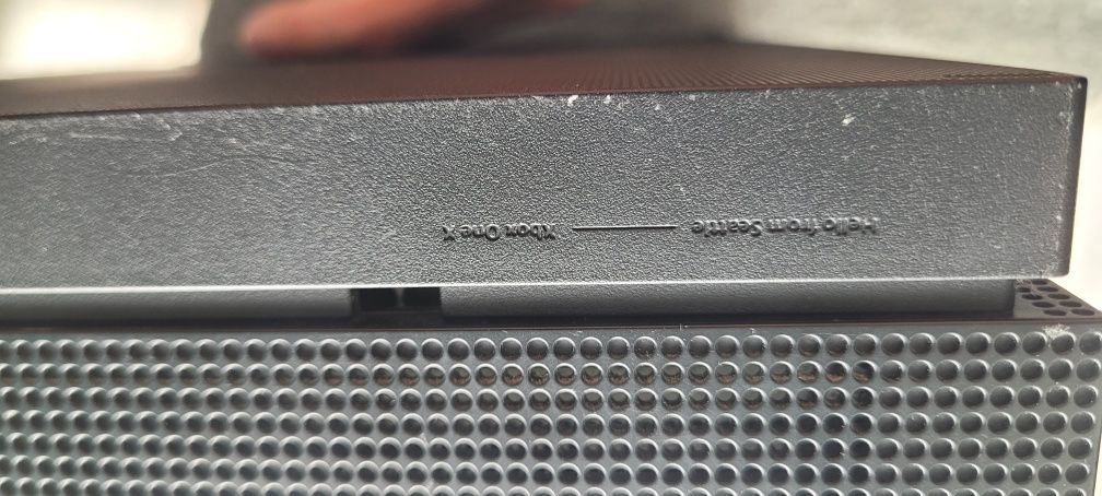 Sprzedam xbox one x. Bez dysku. Brak obrazu.