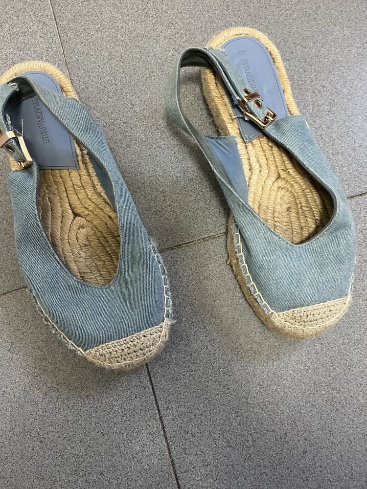 Alpercatas azuis de ganga,Stradivarius,em óptimo estado,tamanho 37,5€