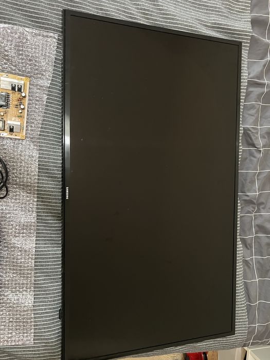 TV Samsung 41 polegadas com Painel LCD partido