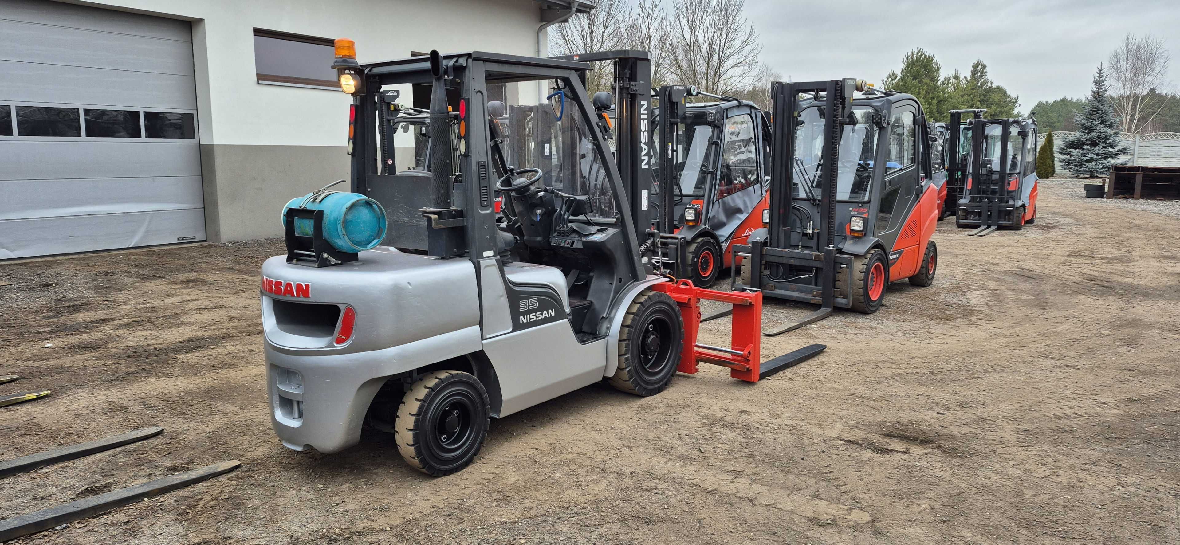 Nissan UGL35 - Udźwig 3500 kg - Pozycjoner 202/55cm. Przebieg 4435 MTH