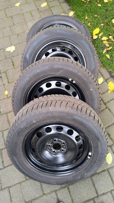 Komplet kół zimowych, oryginalne SKODA KAMIQ Pirelli 205/60R1696H