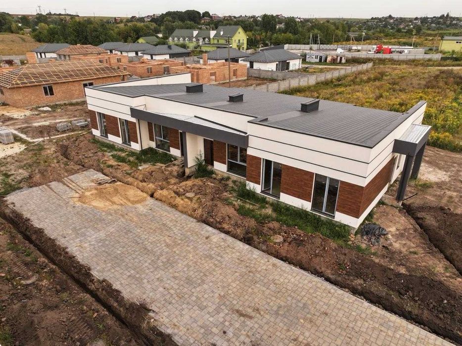 Продам таунхаус на новій широкій вулиці. Готовий до внутрішніх робіт