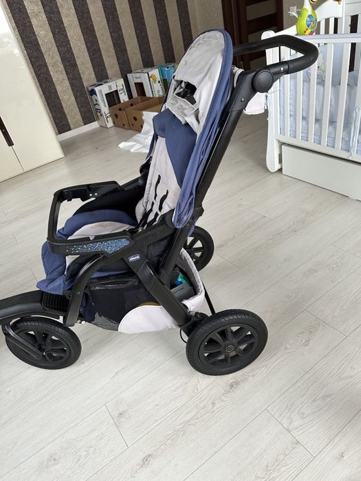 Продам коляску Chicco 3 в 1 ( коляска/люлька/автокрісло)
