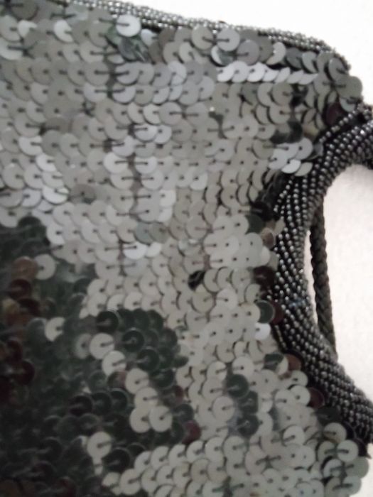 Malinha toillete lantejoulas preta