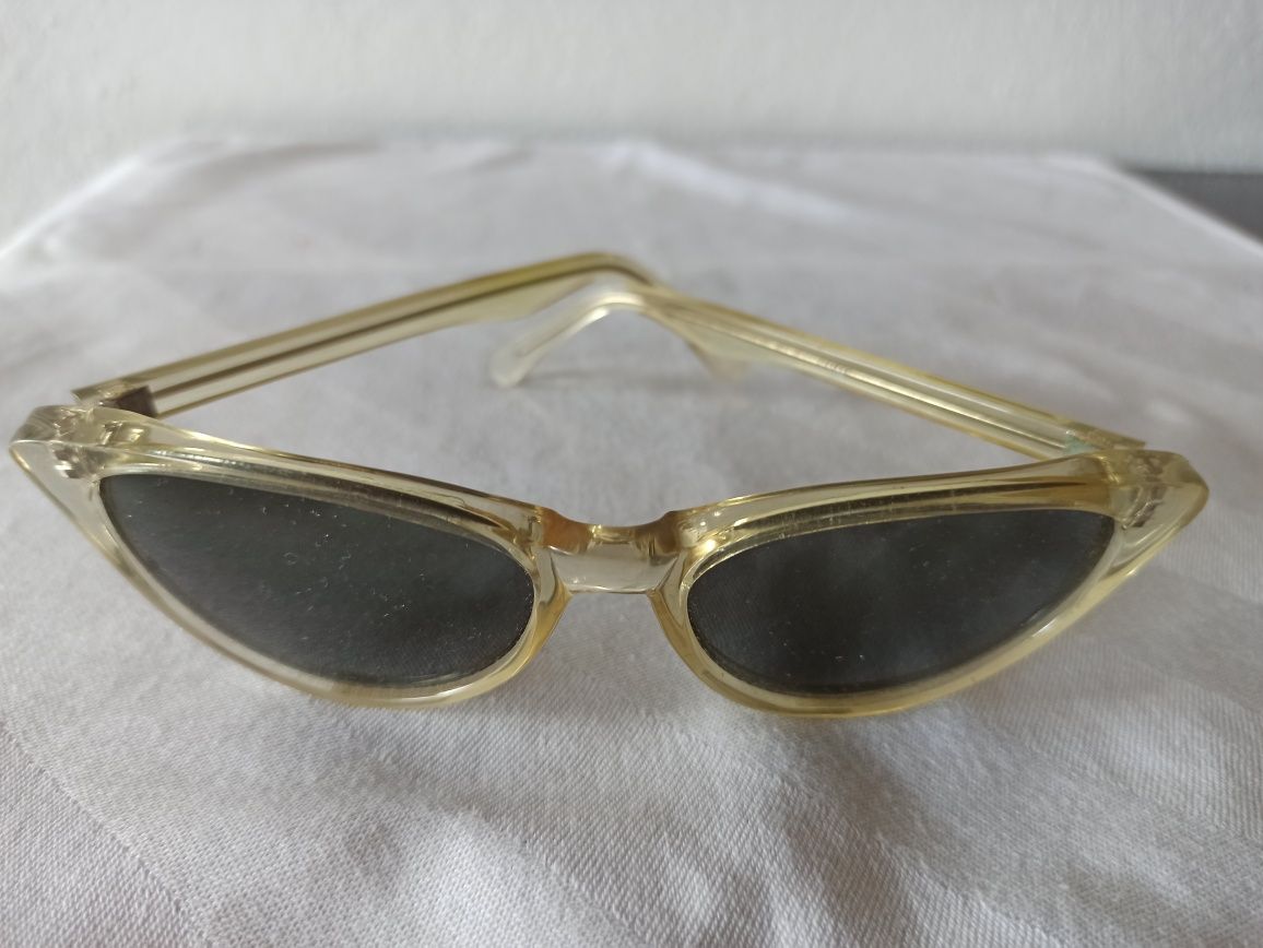 Vintage Okulary przeciwsłoneczne w zielonej oprawie "kocie oczy"